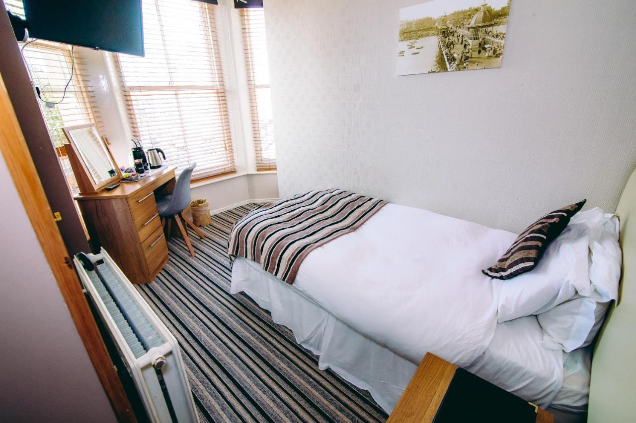 The Mowbray Bed & Breakfast Eastbourne Exterior photo